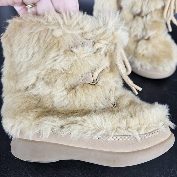 babyGap Faux Fur Boots Baby Size 6 Tan Plush Winter Shoes Zip Up Cozy Warm Shoes - Picture 3 of 10